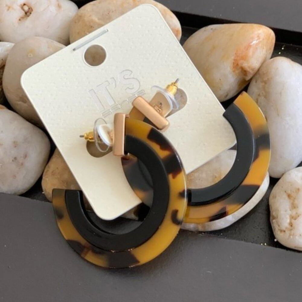 Two Tone Acrylic Round Hoop Earrings